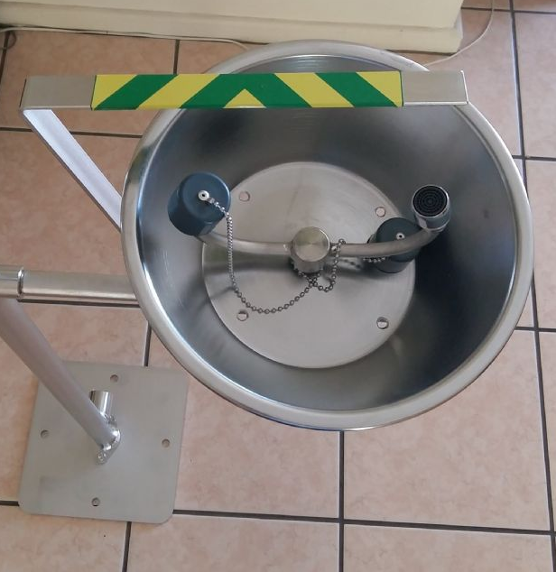 Eyewash unit